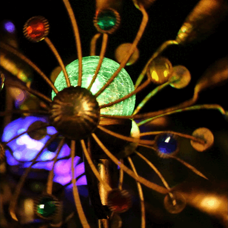 Solarbetriebenes Windspiel für den Garten 